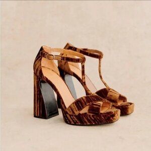 Sézane NEW Sidonie Heels in Camel Pleated Velvet Size 37/US 6.5